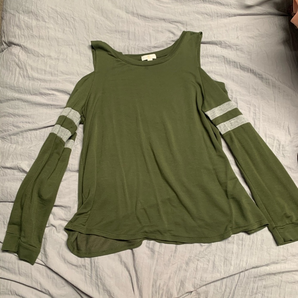 Long sleeve tee with shoulder cut outs